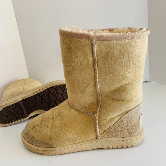 Men\'s UGG Australia CLASSIC SHORT 8\
